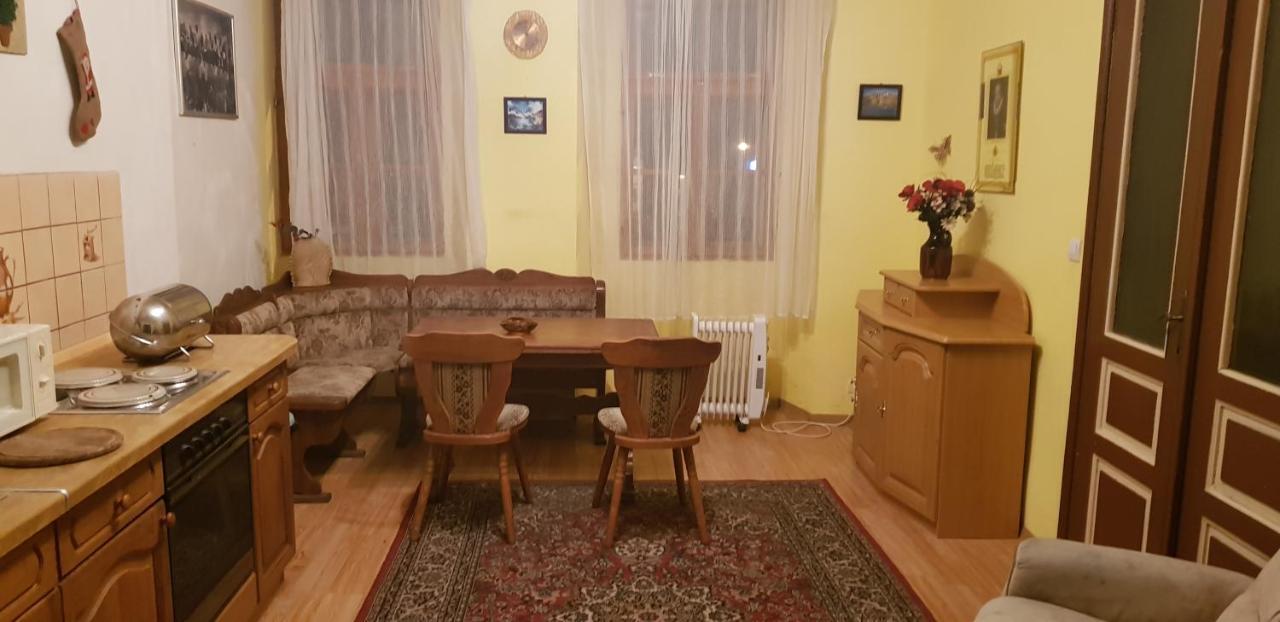 Apartman Namesti Horni Blatna Ngoại thất bức ảnh